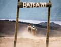 Wild: The entrance gate to the Bateazo Trail stands in the middle of this sandy slope. Behind it, everyone surfs their own trail through the volcanic sand.