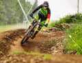 Der Bikepark nahe der deutschen Grenze hat einige anspruchsvolle Strecken im Angebot, aber auch Flow-Strecken, auf denen Einsteiger und Familien auf ihre Kosten kommen. Auf dem Foto zusehen: Ein altes Foto von Racer Max Hartenstern.