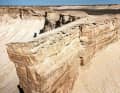 Der Franzose Cèdric Tassan hat eine Vorliebe für Sandkasten-Staaten. Hier ließ er die Drohne steigen und fuhr bis zur Spitze einer Felsnase in Afghanistan.