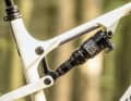 Der Rockshox Dämpfer kommt ohne Ausgleichsbehälter.