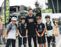 Downhill-Racer David Trummer mit dem Downhill-Nachwuchs.