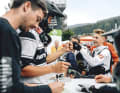 Fistbump mit den Profis während des BIKE Festivals in Saalfelden Leogang.