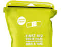 Compact and waterproof packaging: The First Aid Kit M from Vaude. 33.00 euros / 235 grams