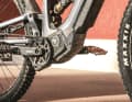 The Pinion MGU points the way to the future of E-MTBs: splash-proof encapsulation, low-maintenance and low-maintenance - and no more exposed rear derailleur that can tear off on contact with the enemy.