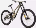 Stoische Gelassenheit einer Berliner Fahrkartenkontrolleurin: Das Specialized Demo | Downhill | 200/200 mm | ab 6999 Euro