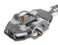 Lightweight: Wolftooth does without a cage, which saves an enormous amount of weight. However, it is hardly possible to ride unclicked.