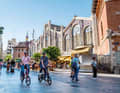 Pleasant temperatures, 200 kilometres of cycle paths: Valencia is more than just Barcelona's little sister. Cyclists will find the perfect mix of nature, culture and cuisine in the Spanish metropolis.