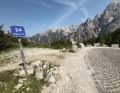 Le dernier virage en épingle du col de Vršič marque la fin d'une violente ascension dans un magnifique décor de montagne.