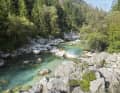 La Soča prend sa source dans les Alpes juliennes. A partir de l'Italie, elle s'appelle Isonzo.