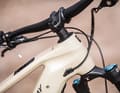 The weld seams are cleanly ground for an organic look. The classic cable routing makes working on the bike easier.
