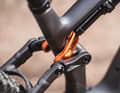 Der Hauptrahmen ist beim Cube aus Carbon, Wippe und Hinterbau bestehen aus Aluminium.