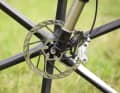 Mit großen und dicken Bremsscheiben bringt die Sram Motive Ultimate eine zünftige Power auf den Trail.
