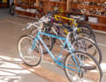 Damals Turnhalle mit Basketballkorb, heute MTB Museum mit MTB-Raritäten.