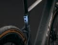 You won’t find a conventional seat post clamp on this bike. The seat post clamp is elegantly integrated into the seat tube with two bolts.