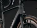Bis zu 50 mm breite Reifen erlaubt Cube in seinem sportlichen E-Gravelbike.