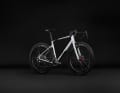 Top-of-the-range spec at a fair price: a high-quality carbon frame, carbon wheels, a power metre and premium components – all for 5,999 euros – make this a real challenge to the competition.