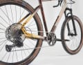 For comfort and safety on rough trails, 2.4-inch tyres are mounted on wide rims. The frame can be split at the rear right dropout and a belt drive could also be fitted.