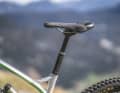 On our BIKE PROJECT: EUROPE, we use saddle clamps and seatposts from Vecnum in Germany. The Selle Italia saddle already reveals its origin in its name.