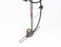 Floor pump: The racing compressor from SKS has been around for 50 years and still outlasts most other pumps on the market. Almost all parts can be replaced. With its folding base, it fits into even the smallest corner. Price: 49,95 Euro