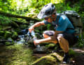 Das Wasser aus dem Bach im Wald zapfen, könnte im wahrsten Sinne des Wortes nach hinten losgehen...