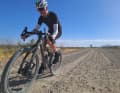 Relaxed full throttle: In the Namib desert, the wind is the biggest enemy next to the heat. The gravel handlebars offer noticeable advantages.