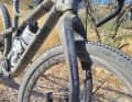 Pure minimalism: The fork with leaf spring design filters the peaks of the road bumps and has proven itself in the gravel segment in particular.