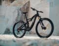 Thanks to the "Ballistic Carbon Layup" frame material, the frame weighs just 2450 grams.