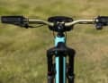 Not a fan of wide 800 mm handlebars. Texi relies on a 760-millimetre aluminium handlebar with a 50-millimetre stem.