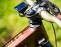 The special Miranda stem allows a particularly high torque at the clamp. This is intended to prevent the cockpit from twisting. An important criterion for Pombo, as particularly high forces occur when racing with the heavy e-bike.