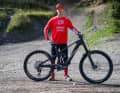 Schnelles Duo: Johannes "Fischi" Fischbach, Deutschlands bekanntester Downhill-Profi, startet seit der Saison 2023 im E-Enduro-Racing. Sein Arbeitsgerät: das GasGas ECC mit Sram Eagle Powertrain-Antrieb.