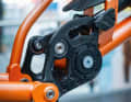 The central joint of the VPP rear triangle rotates around the bottom bracket. Parts such as the chain guide and the shock splash guard come from the 3D printer.