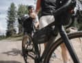 Tatonka présente une gamme complète de nouvelles sacoches robustes pour le bikepacking. On y trouve différentes sacoches de selle, des sacoches de cadre et des sacoches de guidon avec fermeture magnétique et des détails pratiques.
