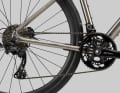 Two equipment variants are available: with mechanical GRX for 4999 euros, for 1000 euros more you can get the otherwise identical equipment with electronic GRX Di2