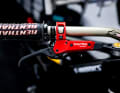 The sensor is straightforward and can be adjusted without tools. You know that from Brembo.
