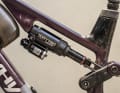 The Super Deluxe is designed for trail and all-mountain use and is the perfect partner for the Lyrik. The most obvious changes: The damper has become bulkier thanks to the larger air chamber and has been given a more compact reservoir.