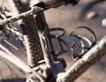 Two bottle cages are a must on a road bike. However, tester Max was not happy with the positioning of the mounting point on the seat tube. In his view, this wastes valuable space, meaning that only small bottles with a capacity of up to 500 millilitres can be fitted.