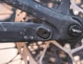 In addition to the flip chip for geometry adjustment, there is a second flip chip on the Canyon. Depending on the position, the Spectral CF 9 is also compatible with a smaller 27.5-inch rear wheel.