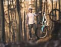 Unser Dauertestfahrer Lukas ist erfahrener Hobby-Racer und Fahrtechnik-Coach. Er weiß das Forestal Siryon Diode gekonnt am Limit zu bewegen.