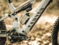 The new rocker arm adapts the geometry to a 27.5 mm rear wheel. The rear suspension travel remains at 145 mm.