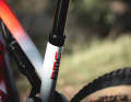 The integrated, automatic seatpost on the Fourstroke 01 offers 80 millimetres of travel.