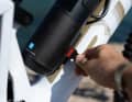 The range extender of the TQ drive (250 Wh) can be attached quickly and easily with Fidlock magnetic holders. It is also locked to prevent annoying noises and rattling. This works reliably even on rough terrain.