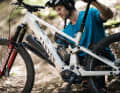The 800 watt-hour battery can be quickly and easily folded out of the down tube.