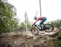With its superior rear suspension and 29er set-up, the Bionicon Wyatt also skilfully filters out big hits. It prefers speed to a slow ride.