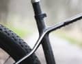 Nicht mehr ganz rund und trotzdem geschwungen: Der Übergang wischen Sitzrohr und Sitzstreben am Carbon-Rahmen des neuen Ghost Lector HT.
