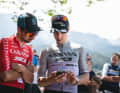 Vor und nach dem Rennen die Daten immer im Blick: Marc Stutzmann und Martin Stosek gewannen die BIKE Transalp 2024 und hatten natürlich Powermeter mit an Bord.