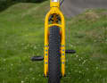 And a chic and above all dirt jump-compatible rigid fork.
