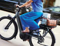 The Avignon series stands out thanks to its extensive range of comfort features. These include a standard integrated brake light for enhanced safety, extra-wide tyres for a more comfortable ride, and leather grips for a comfortable grip. Gazelle has also developed its own suspension fork specifically for this model range, which, in combination with the gel saddle, is designed to effectively absorb shocks.