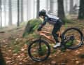 The mountain bike from Woom goes by the name Off Air and rolls on small 26-inch wheels in version 6.