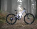 Fat tyres, plenty of suspension travel and modern geometry: the Propain Yuma 4 with 26-inch wheels is aimed at children who enjoy downhill riding.