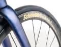 The in-house wheels with rims manufactured using the prepreg process are a highlight. The "naked weight" is less than 1000 grams.